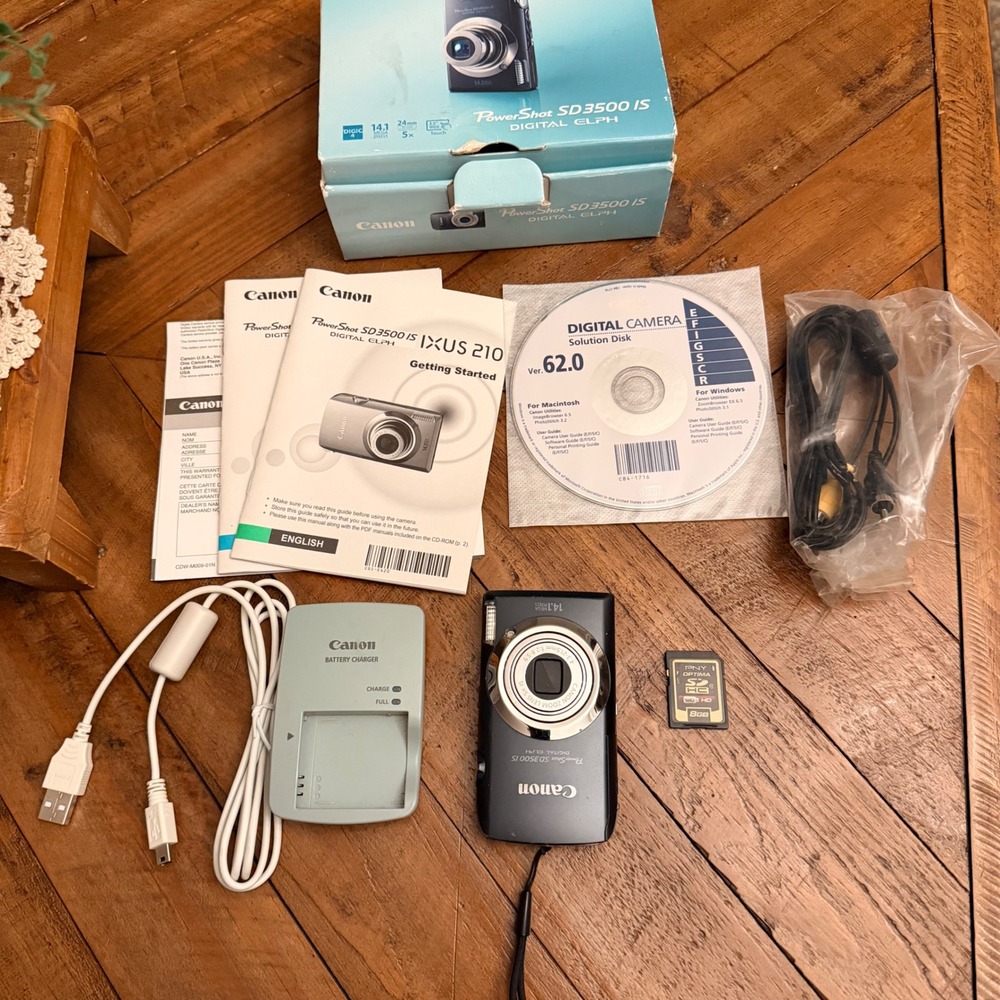 Canon PowerShot SD3500 IS Digital ELPH 14.1MP Camera Black 5x Zoom Bundle Box